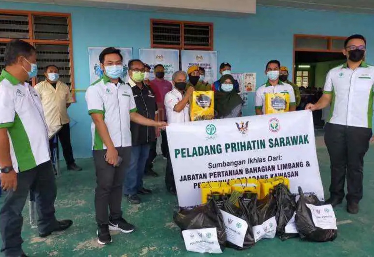 Peladang Prehatin programme helps farmers by buying and distributing their products to frontliners