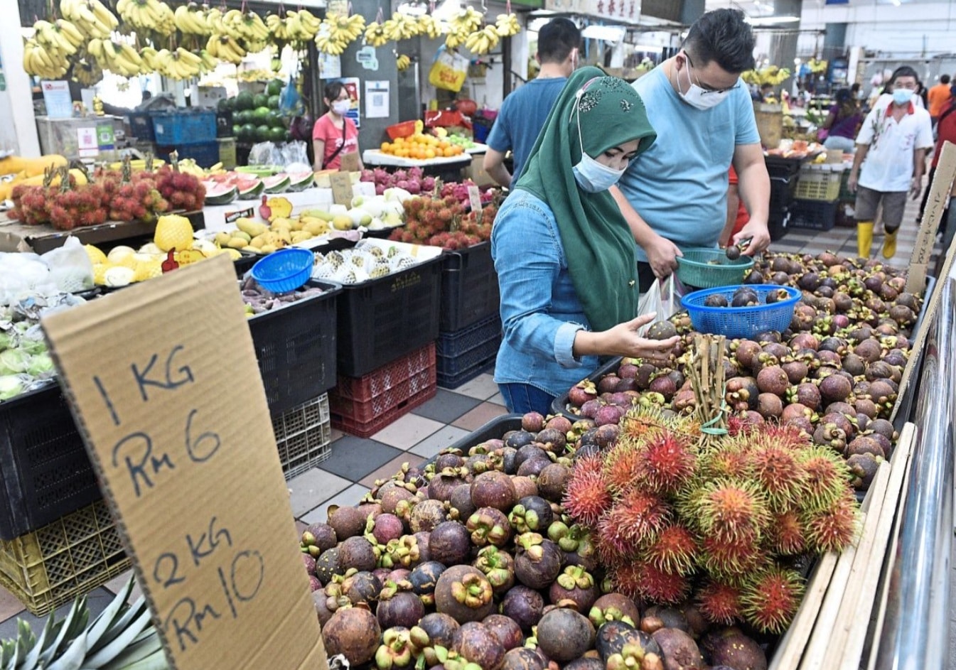 Local fruits at ‘rock bottom’ prices
