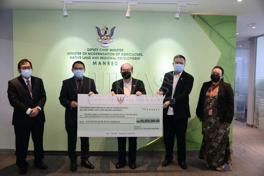 Sarawak allocates RM60 mln to help oil palm, pepper smallholders affected by Covid-19