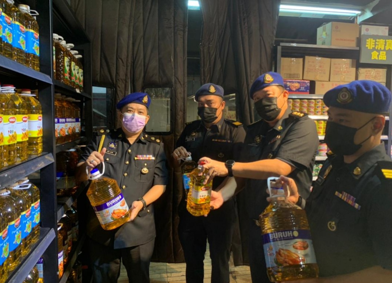 Miri traders urged to comply with ministry’s retail prices for bottled pure palm cooking oil
